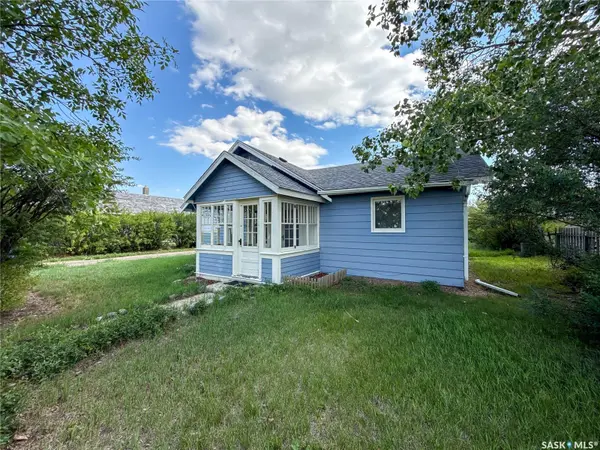 223 1st AVENUE W, Frontier, SK S0N 0A2