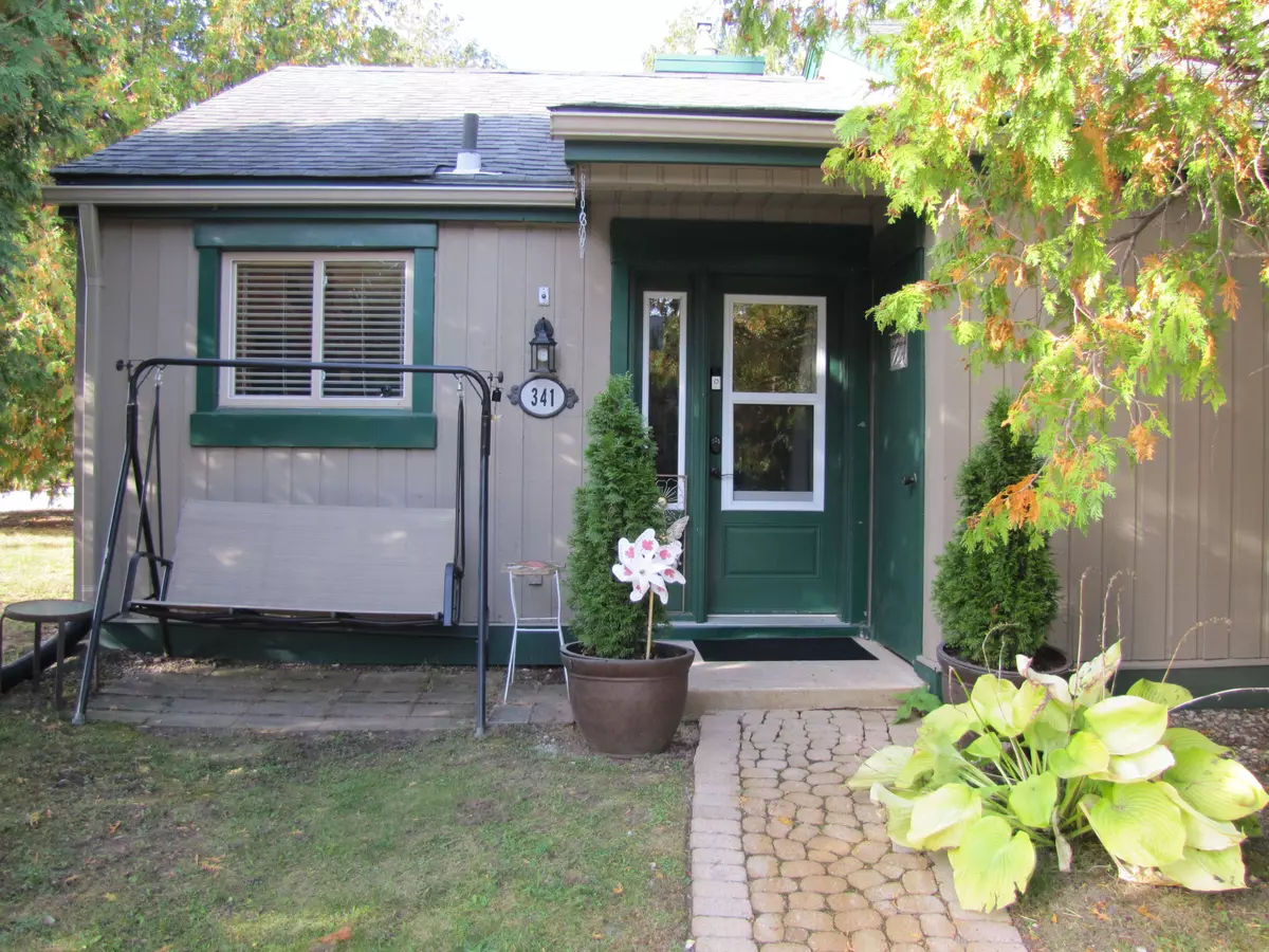 Collingwood, ON L9Y 5B4,11 HARBOUR ST W #341