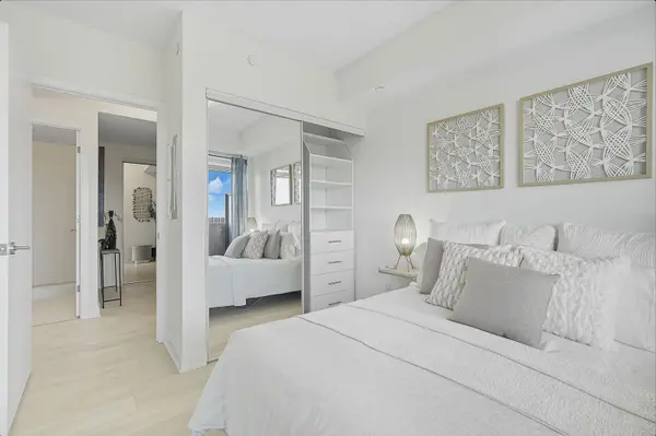 Toronto C10, ON M4A 0B8,2221 Yonge ST #2009