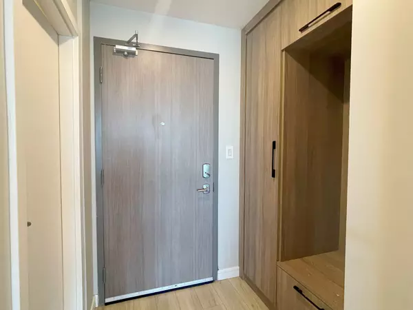 Hamilton, ON L8P 0C4,20 George ST #1704