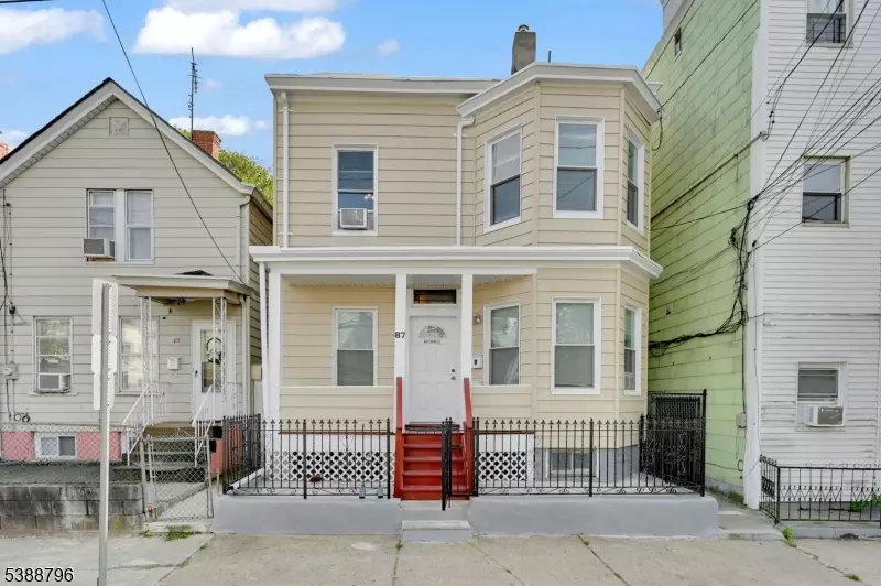 87 Highland St, Paterson City, NJ 07524