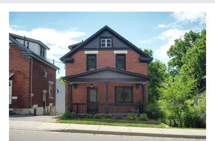 137 Madison AVE S #B, Kitchener, ON N2G 3M4