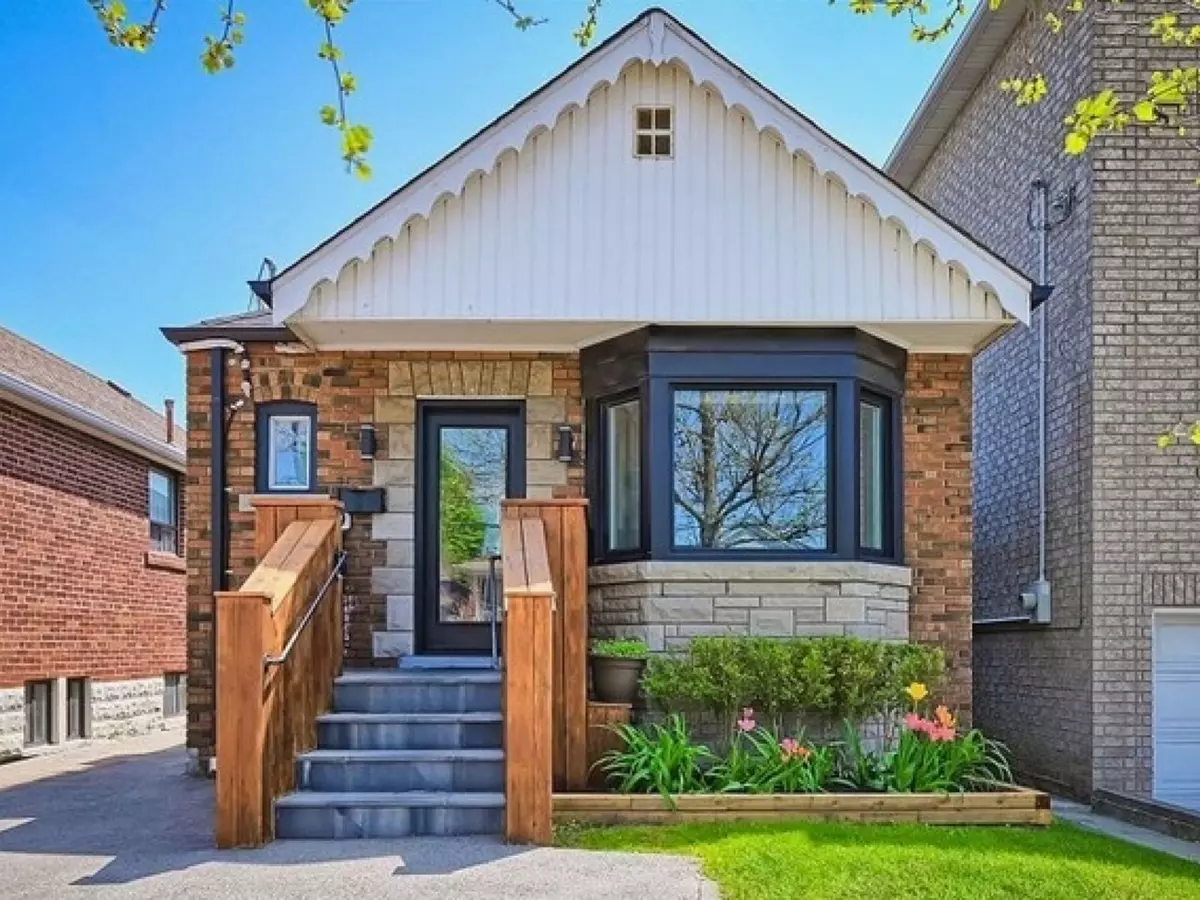 Toronto W04, ON M6B 1K6,479 Ridelle AVE