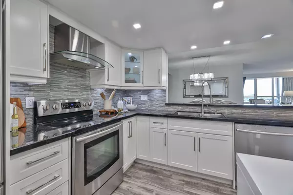 Toronto C07, ON M2R 3V8,10 Torresdale AVE #806