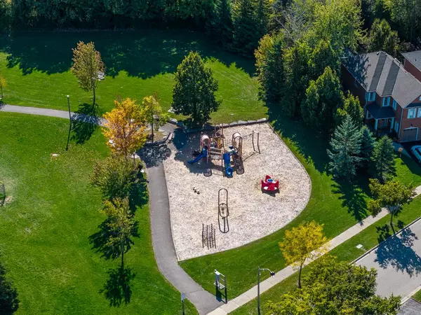 Pickering, ON L1V 7A4,432 Woodsmere CRES