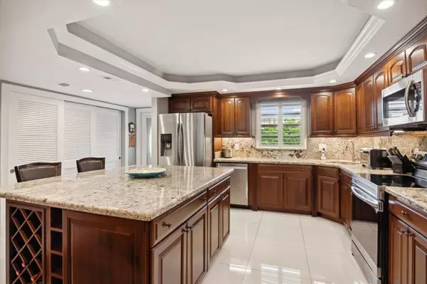 111 S Hollybrook Dr #307, Pembroke Pines, FL 33025