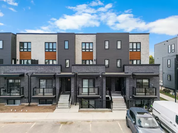 Kitchener, ON N2R 0S4,235 Chapel Hill DR #23