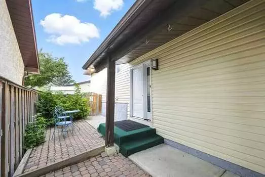 Calgary, AB T3J 1K3,6336 Falton RD NE