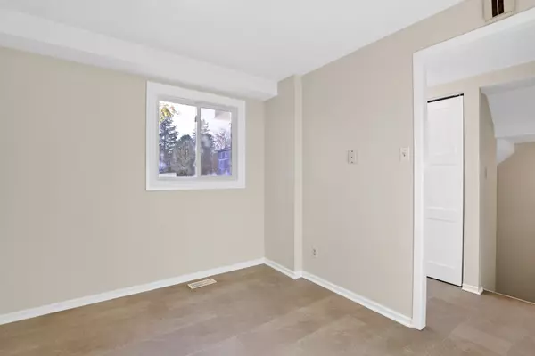 Barrhaven, ON K2J 1J4,35 Thistledown CT