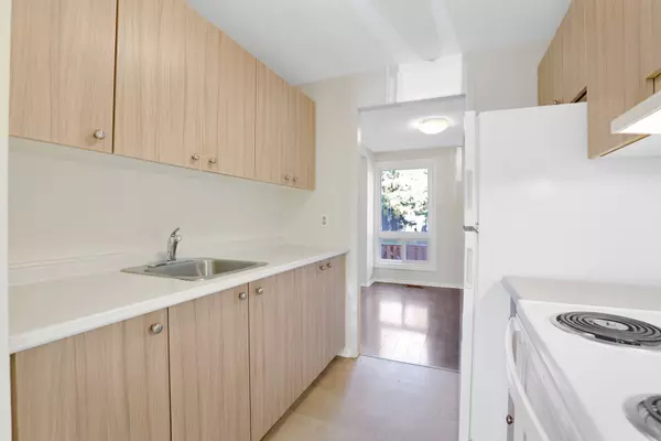 Barrhaven, ON K2J 1J4,35 Thistledown CT