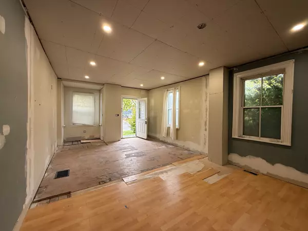 Shelburne, ON L9V 2Y9,402 Main ST