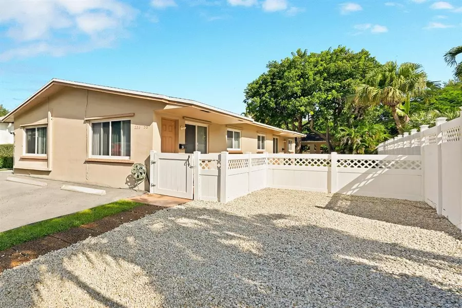 238 SW 7th St, Dania Beach, FL 33004