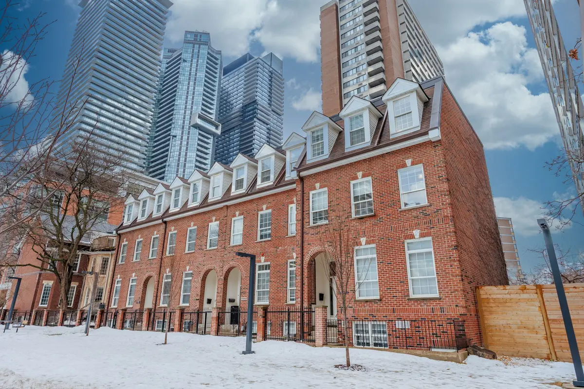 Toronto C08, ON M4Y 1M7,21 Isabella ST