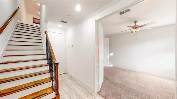 Dallas, TX 75201,620 S Pearl Expressway