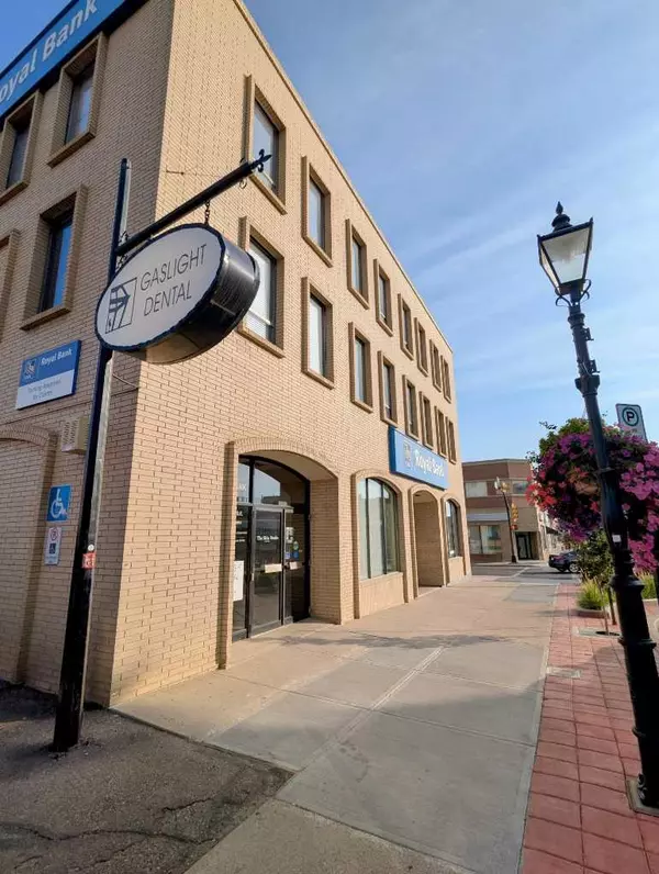 Medicine Hat, AB T1A 0H3,578-580 3 ST SE
