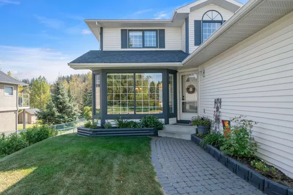 Cochrane, AB T4C 1K5,112 Riverview CIR