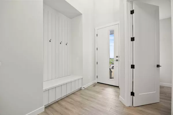 Chestermere, AB T1X 3C2,466 Kinniburgh LOOP