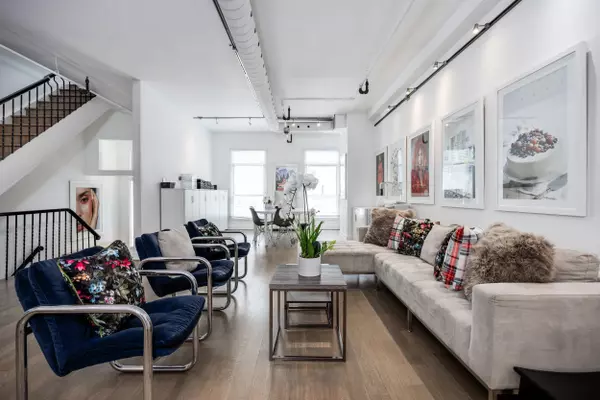 Toronto C08, ON M4Y 1M7,21 Isabella ST