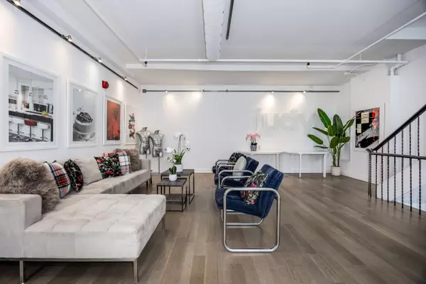 Toronto C08, ON M4Y 1M7,21 Isabella ST