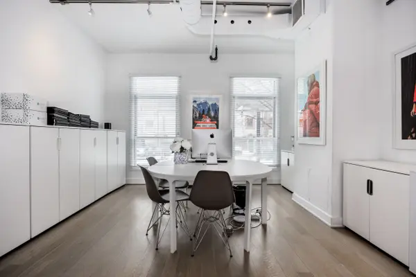 Toronto C08, ON M4Y 1M7,21 Isabella ST