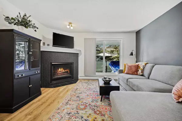 Calgary, AB T3H 3K5,10 Sierra Morena Mews SW #210