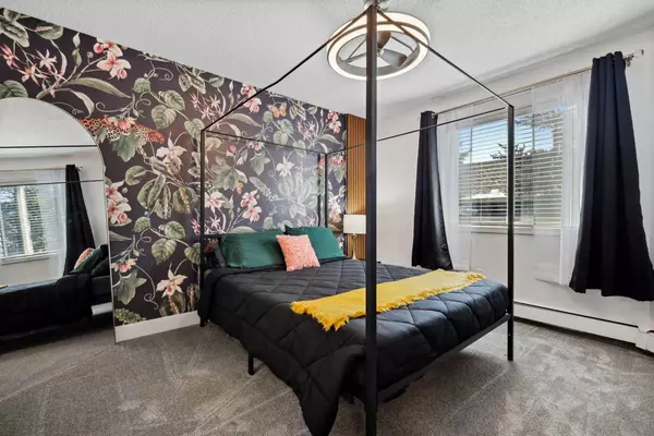 Calgary, AB T3H 3K5,10 Sierra Morena Mews SW #210