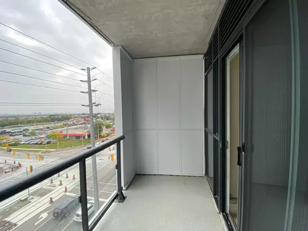 Mississauga, ON L5R 0H2,15 Watergarden DR #524