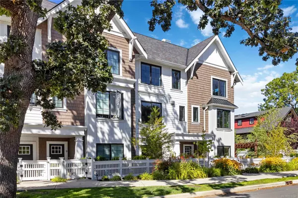 Saanich, BC V8R 2P3,1810 Kings Rd #10
