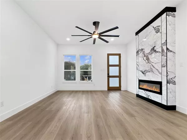 Dallas, TX 75216,3823 Le May Avenue