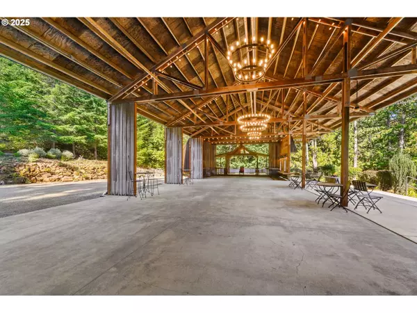 Cottage Grove, OR 97424,30816 KENADY LN