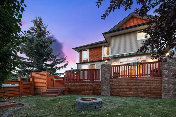 Calgary, AB T3B 5W4,7 Crestmont DR SW