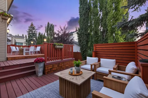 Calgary, AB T3B 5W4,7 Crestmont DR SW