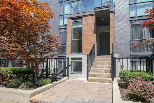 57 Macaulay AVE #TH - 802, Toronto W02, ON M6P 3P5