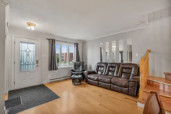 Hawkesbury, ON K6A 3P2,712 Nelson ST W