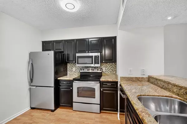 Lake Park, FL 33403,1115 Lake Shore Dr #102