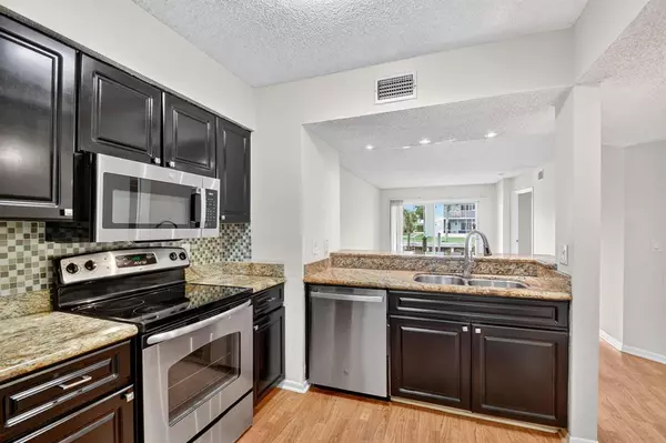Lake Park, FL 33403,1115 Lake Shore Dr #102