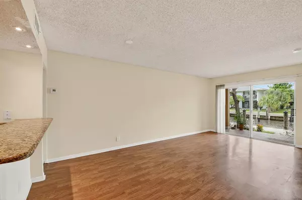 Lake Park, FL 33403,1115 Lake Shore Dr #102
