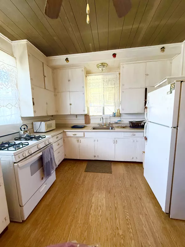 Naalehu, HI 96772,95-5576 LOKELANI ST