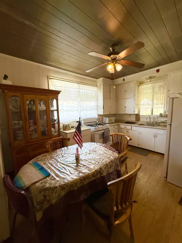 Naalehu, HI 96772,95-5576 LOKELANI ST