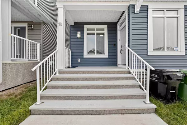 Calgary, AB T3P1Z5,10 Lucas Close NW