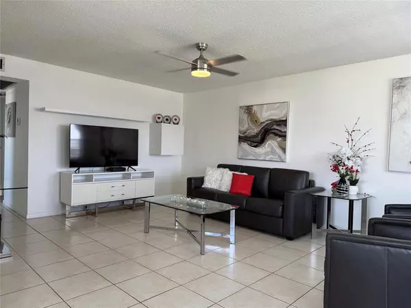 Deerfield Beach, FL 33442,144 Farnham F