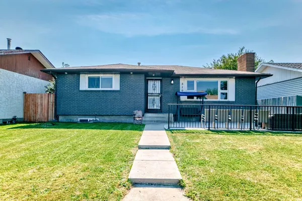5107 Rundleview RD NE, Calgary, AB T1Y 1J5