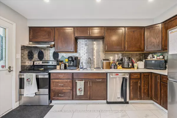 Whitby, ON L1N 3W1,705 Anderson ST