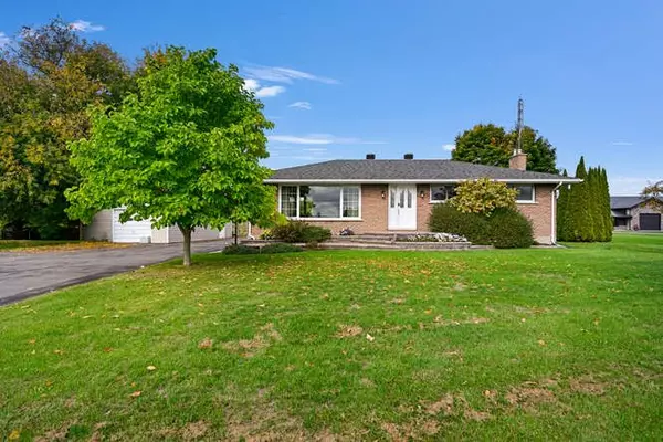 Leeds And Grenville, ON K0E 1T1,2214 County 2 RD