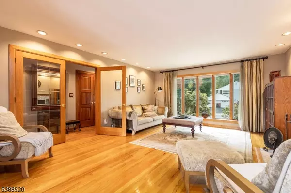 Oradell Boro, NJ 07649,729 Schaefer Ave