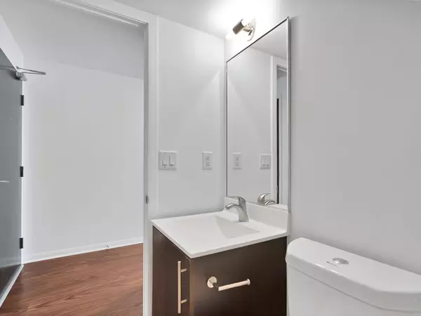 Toronto C01, ON M5T 1V2,96 St Patrick ST #511