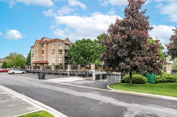 Burlington, ON L7M 4M7,3499 Upper Middle RD #210