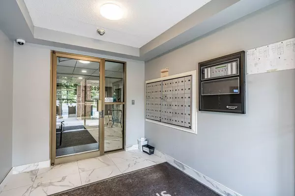 Burlington, ON L7M 4M7,3499 Upper Middle RD #210