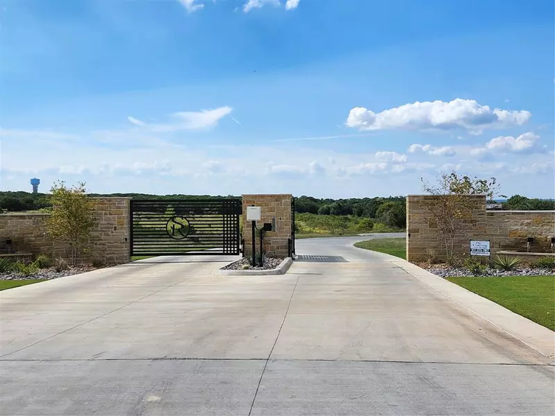 1055 Ranch Vista Road, Granbury, TX 76049