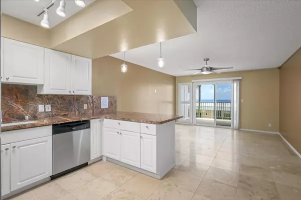 Kailua-kona, HI 96740,75-6124 ALII DR #205